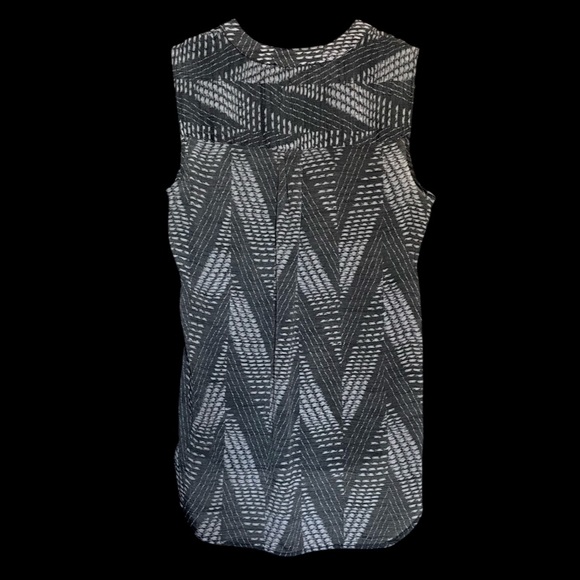 Fred David Women's V Neck Sleeveless Tops (Size L) - Picture 9 of 11